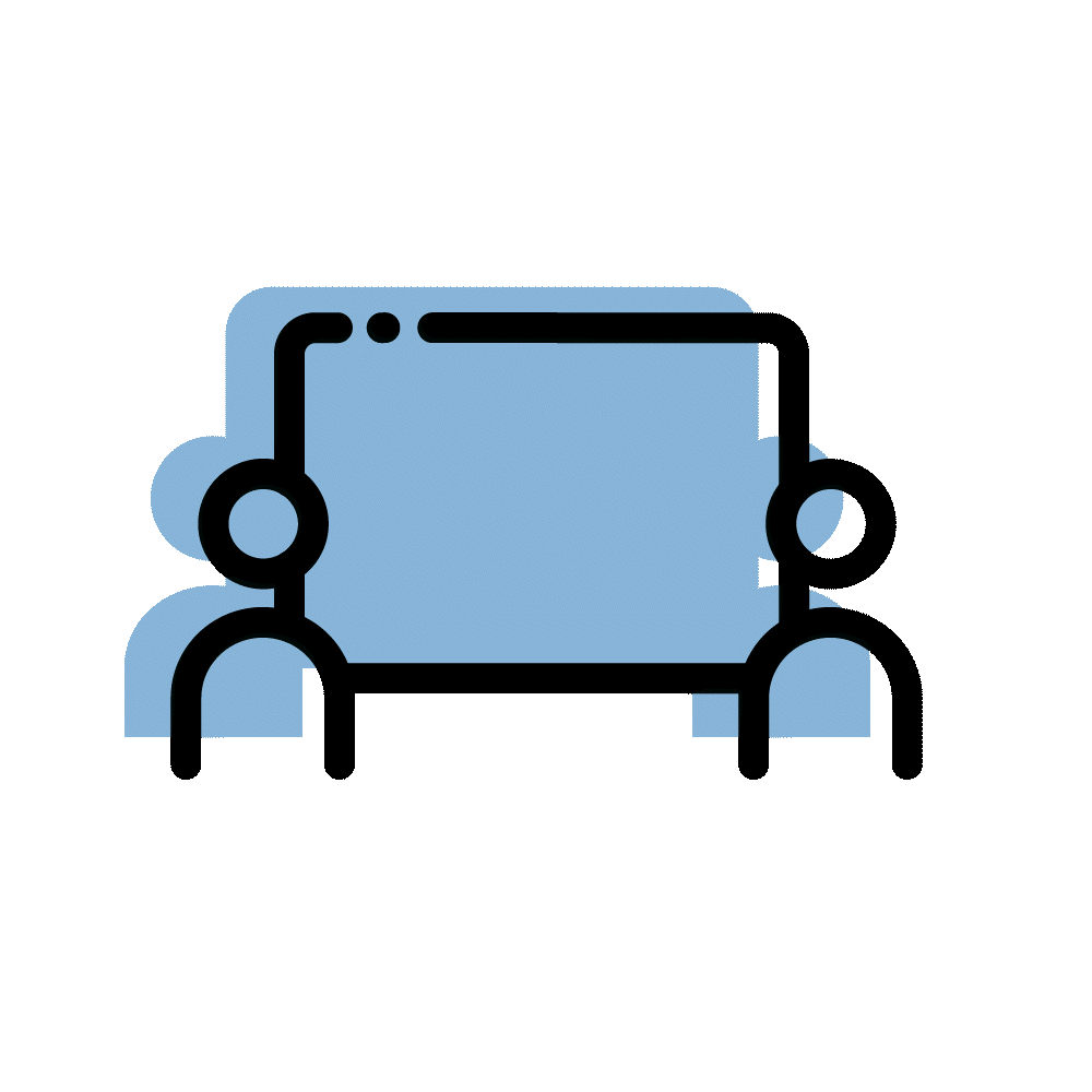 Zwei Personen vor einem Bildschirm