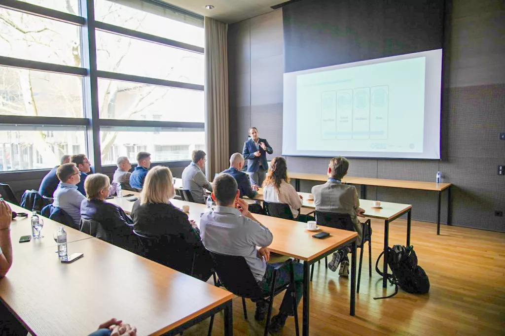 Präsentation vor Publikum in Konferenzraum
