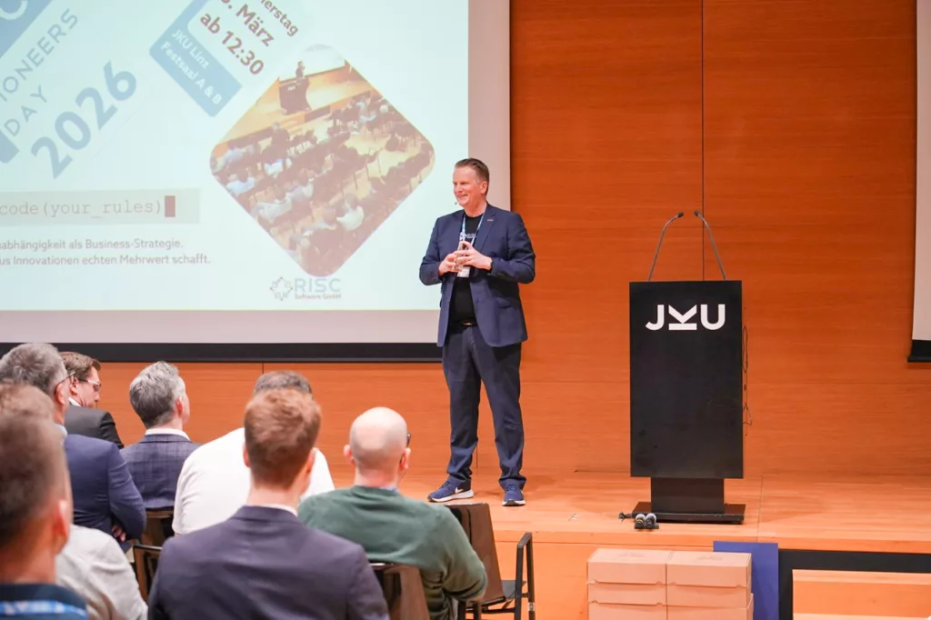 Präsentation in einem Konferenzraum.