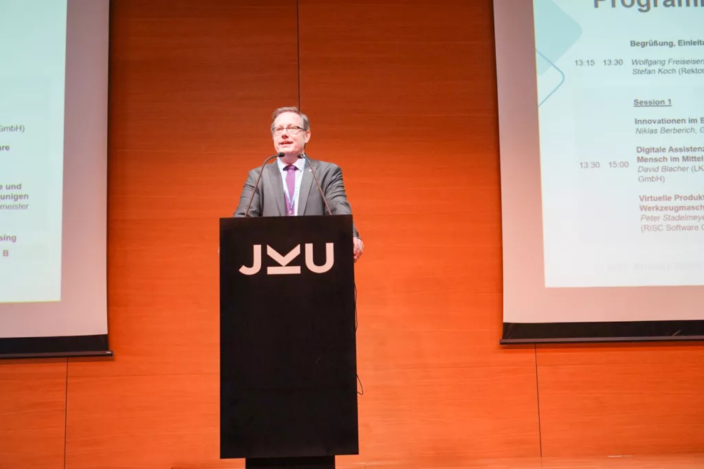 Präsentation in einem Konferenzraum.