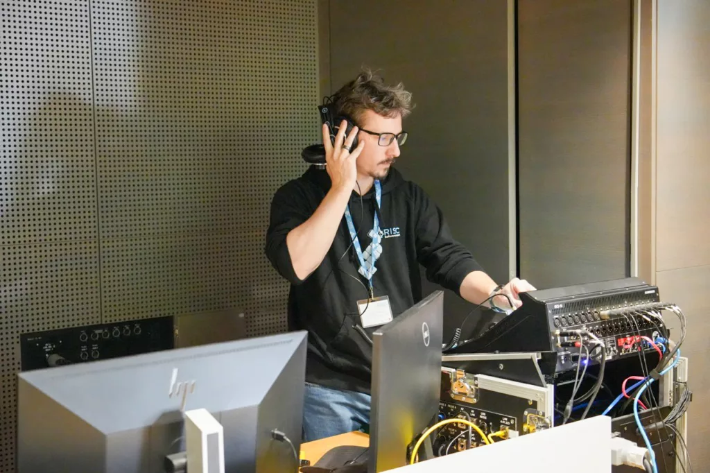 Präsentation in einem Konferenzraum.