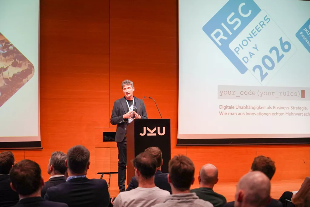 Präsentation in einem Konferenzraum.