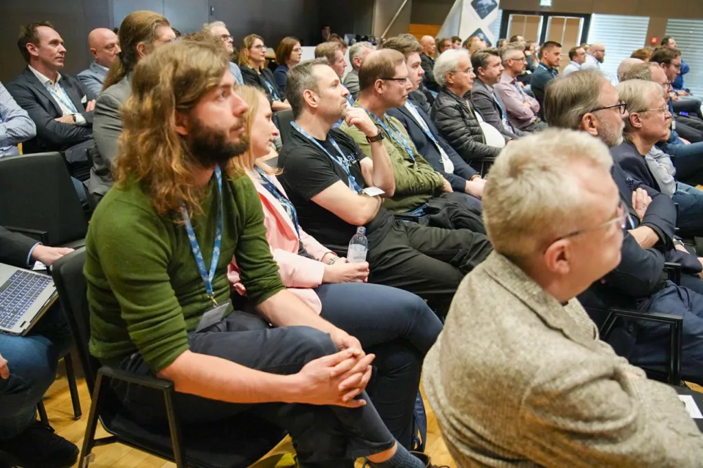 Präsentation in einem Konferenzraum.