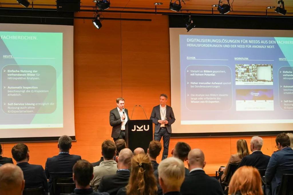 Präsentation in einem Konferenzraum.