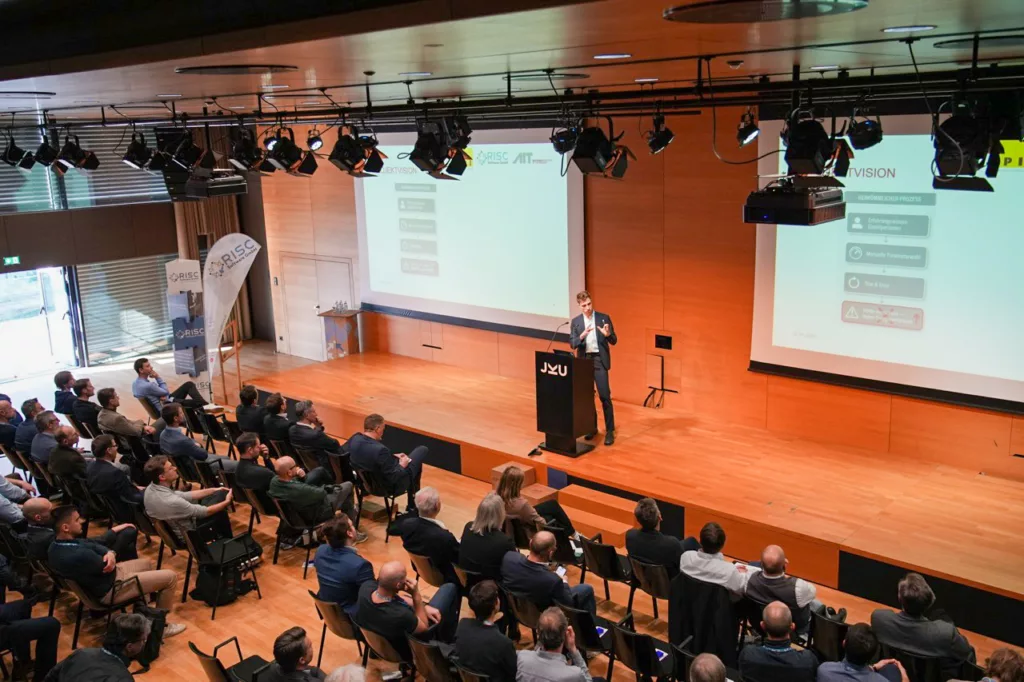 Präsentation in einem Konferenzraum.