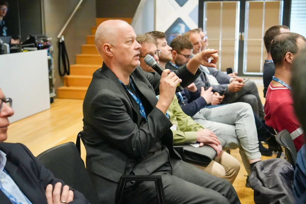 Präsentation in einem Konferenzraum.