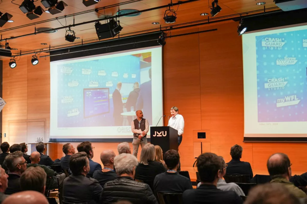 Präsentation in einem Konferenzraum.