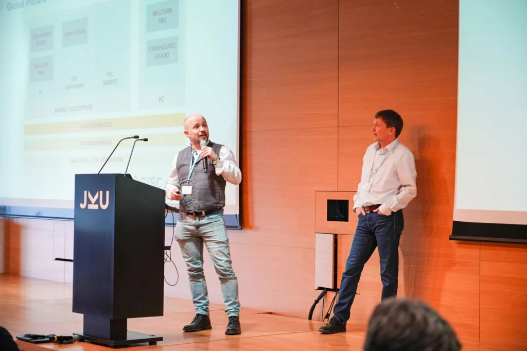 Präsentation in einem Konferenzraum.