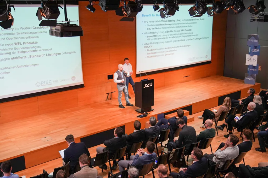 Präsentation in einem Konferenzraum.