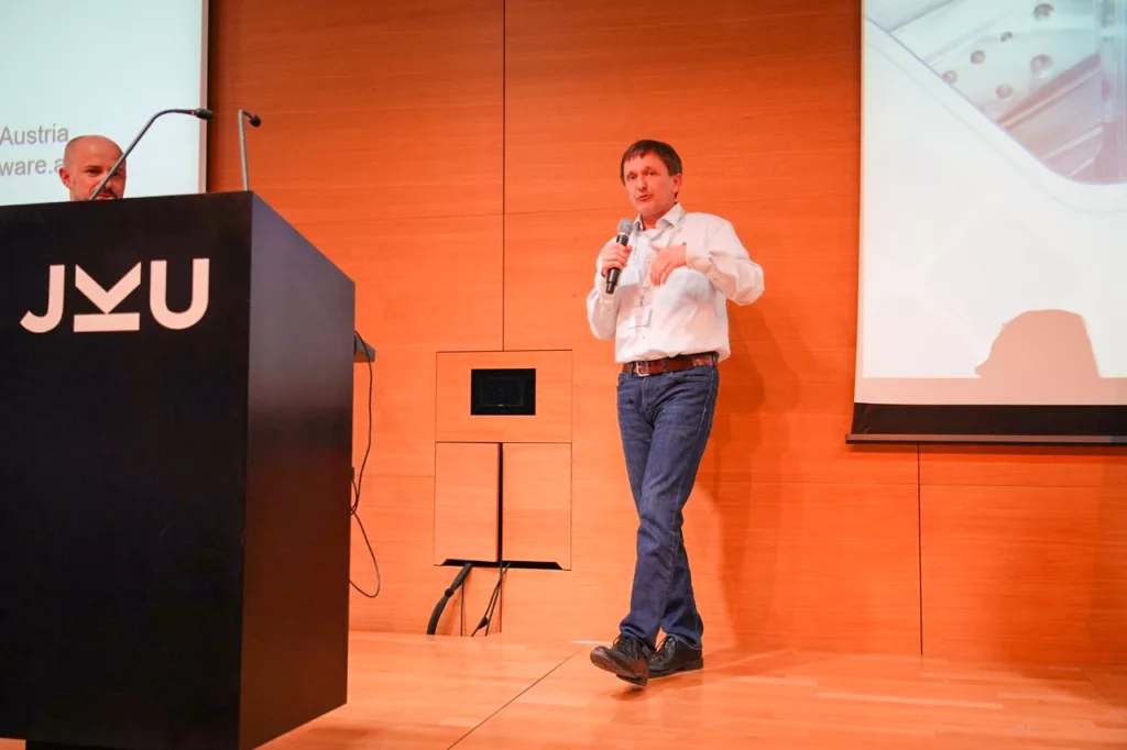 Präsentation in einem Konferenzraum.