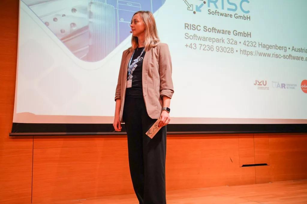 Präsentation in einem Konferenzraum.