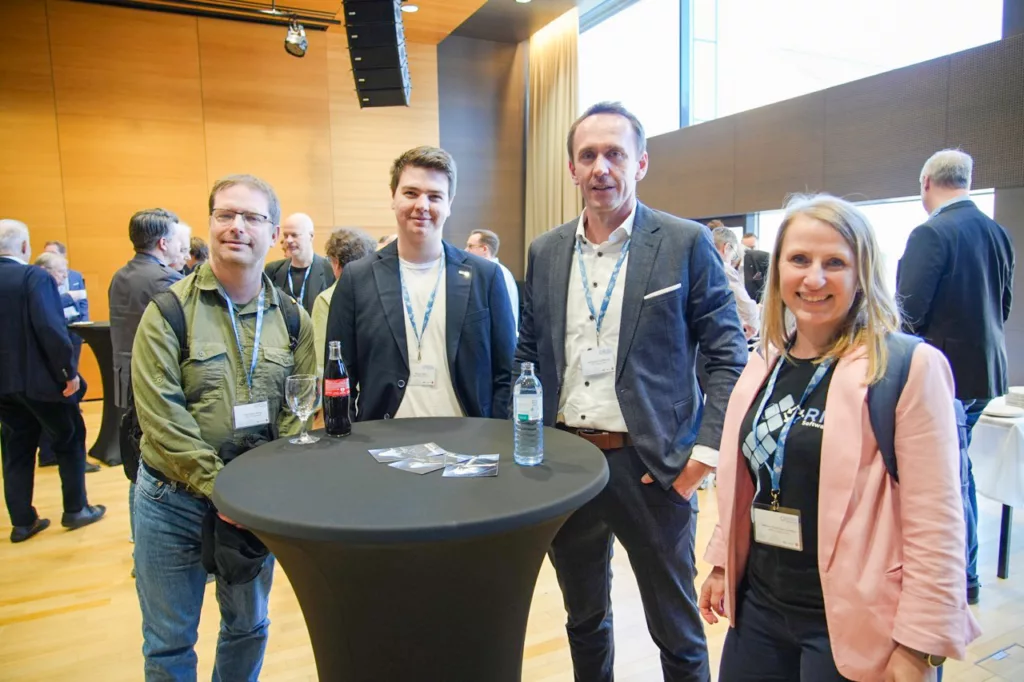 Präsentation in einem Konferenzraum.