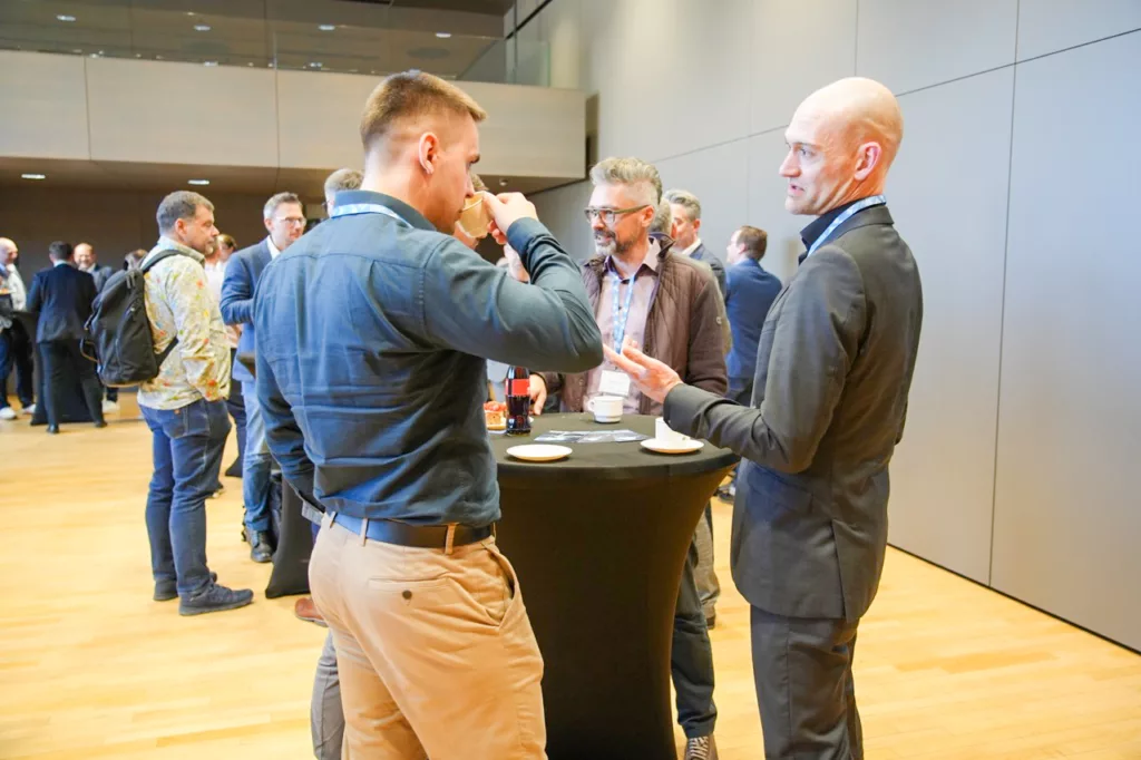 Präsentation in einem Konferenzraum.