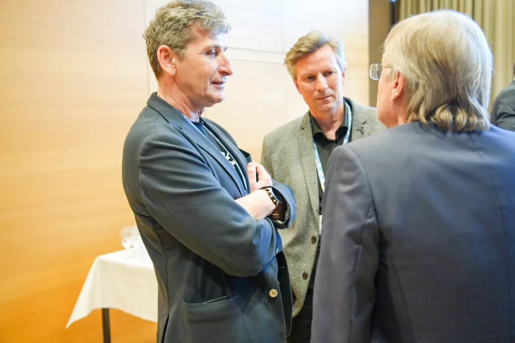 Präsentation in einem Konferenzraum.