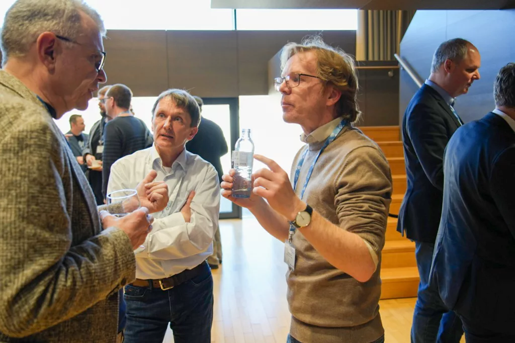 Präsentation in einem Konferenzraum.