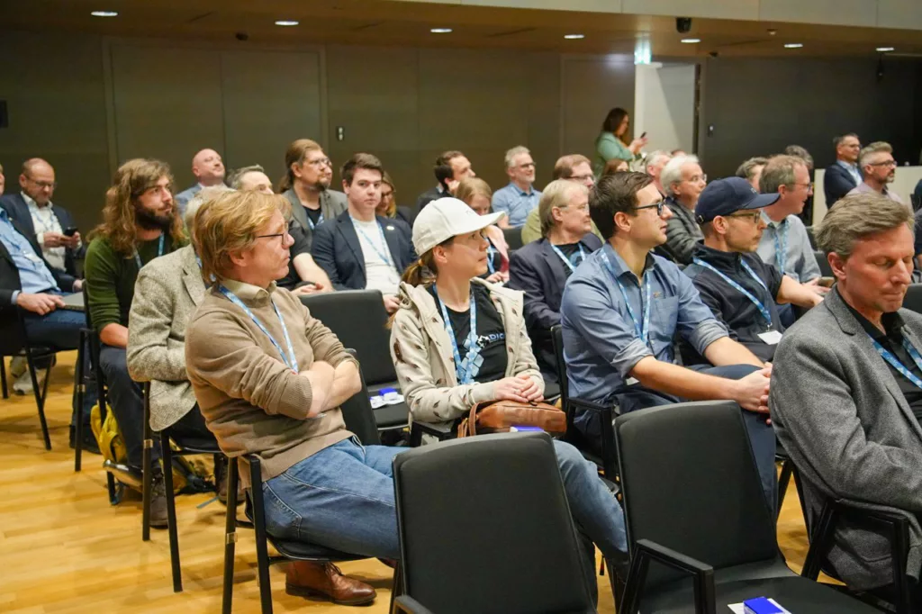 Präsentation in einem Konferenzraum.