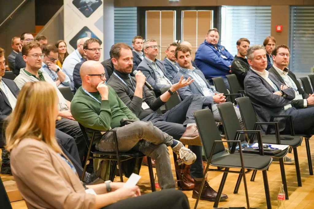 Präsentation in einem Konferenzraum.
