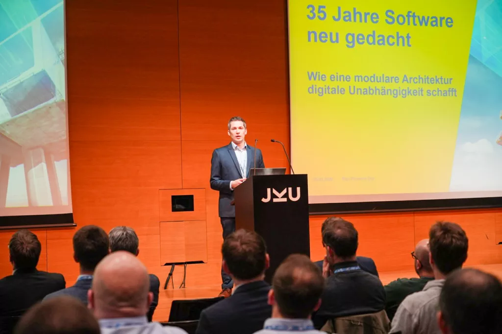 Präsentation in einem Konferenzraum.