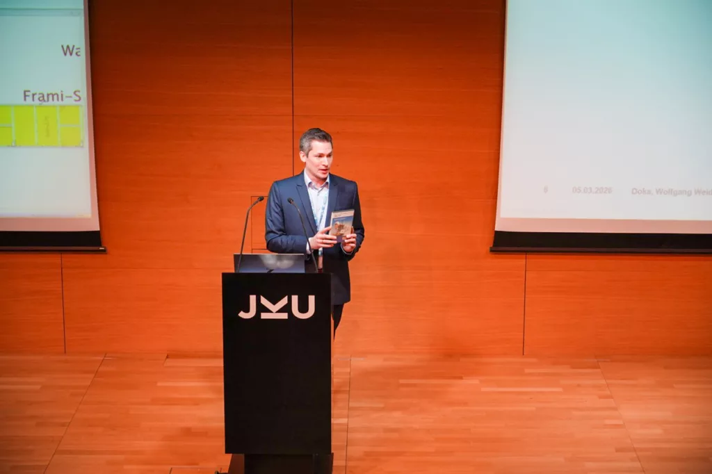 Präsentation in einem Konferenzraum.