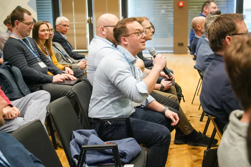 Präsentation in einem Konferenzraum.
