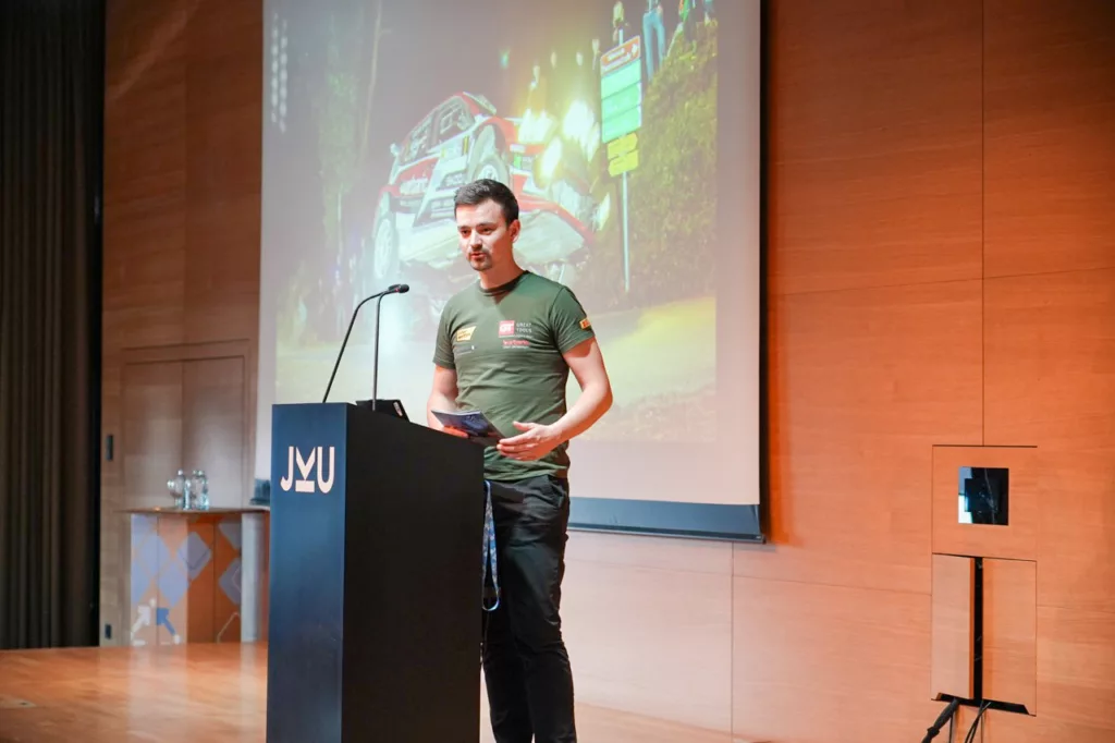 Präsentation in einem Konferenzraum.