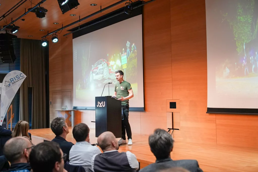 Präsentation in einem Konferenzraum.