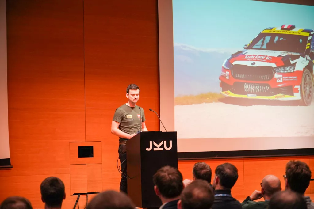 Präsentation in einem Konferenzraum.