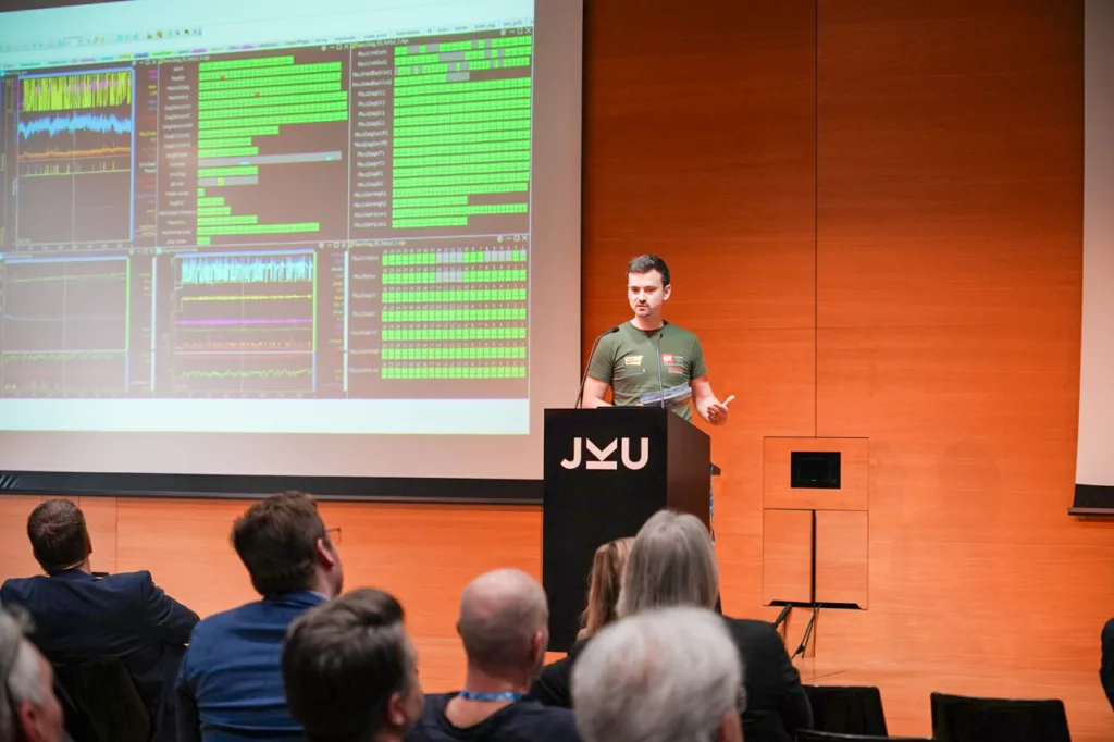 Präsentation in einem Konferenzraum.