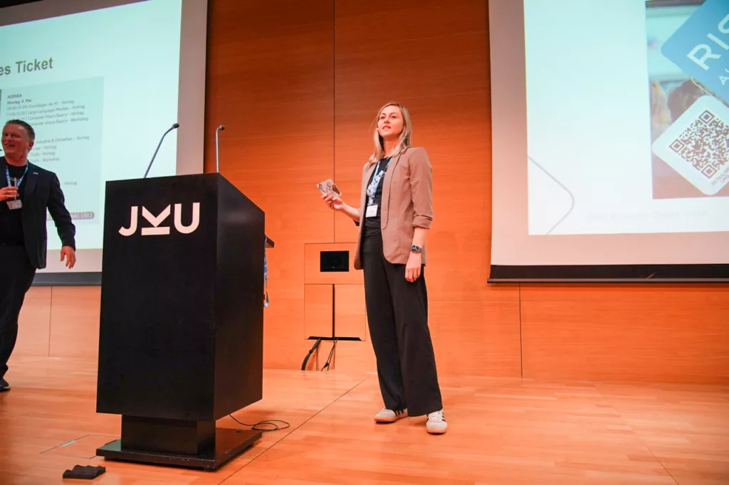 Präsentation in einem Konferenzraum.