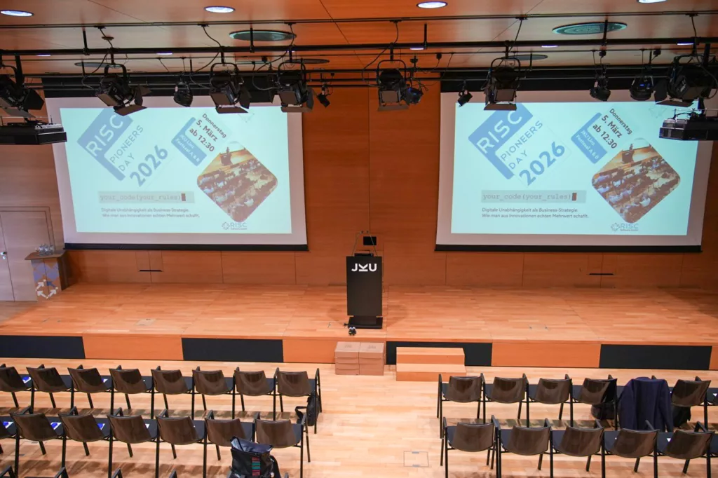 Präsentation in einem Konferenzraum.