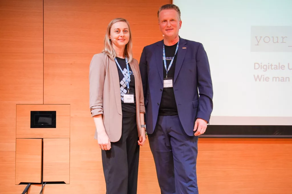 Präsentation in einem Konferenzraum.