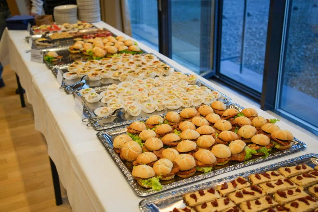 Präsentation in einem Konferenzraum.